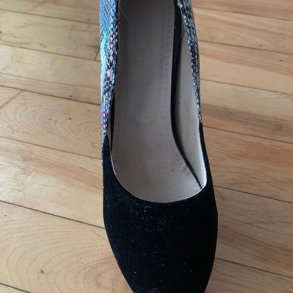 shoes - Picture 3 of 7